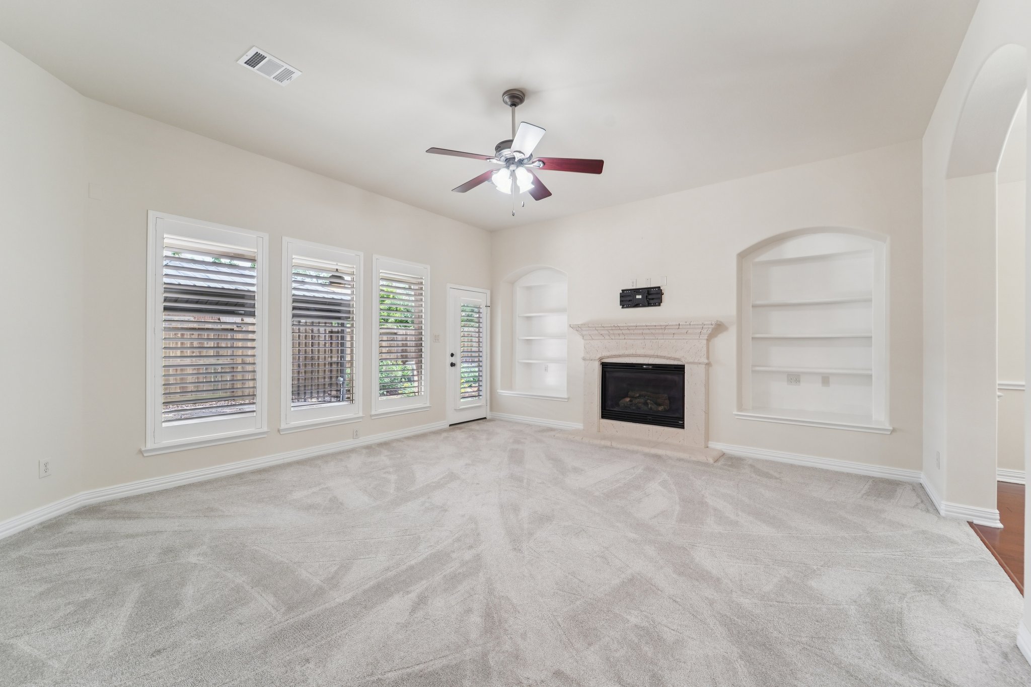 Vinechase Dr-S1704-004.jpg