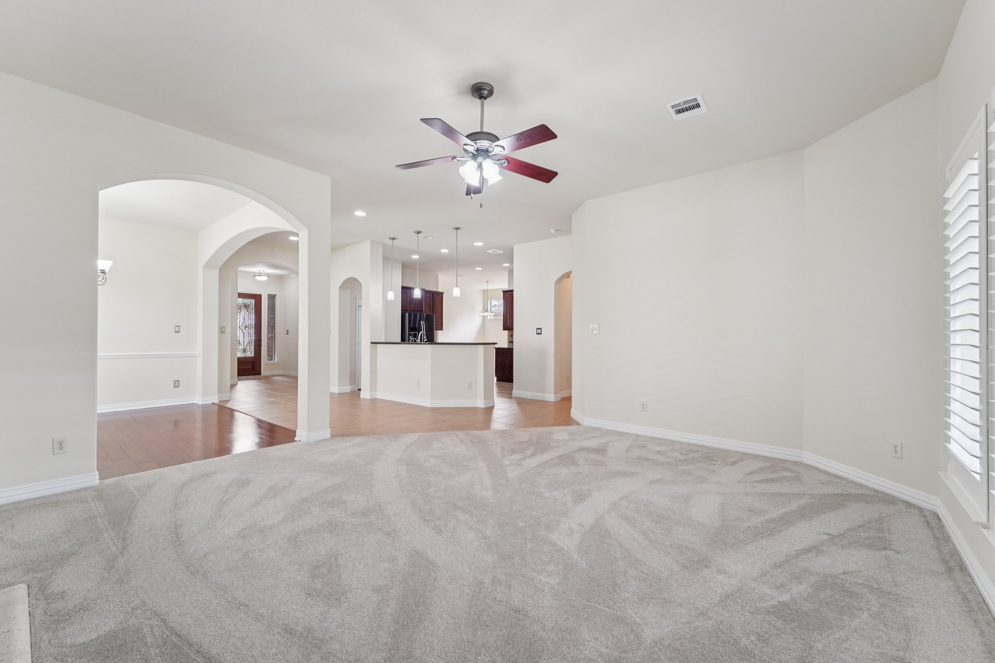 Vinechase Dr-S1704-006.jpg