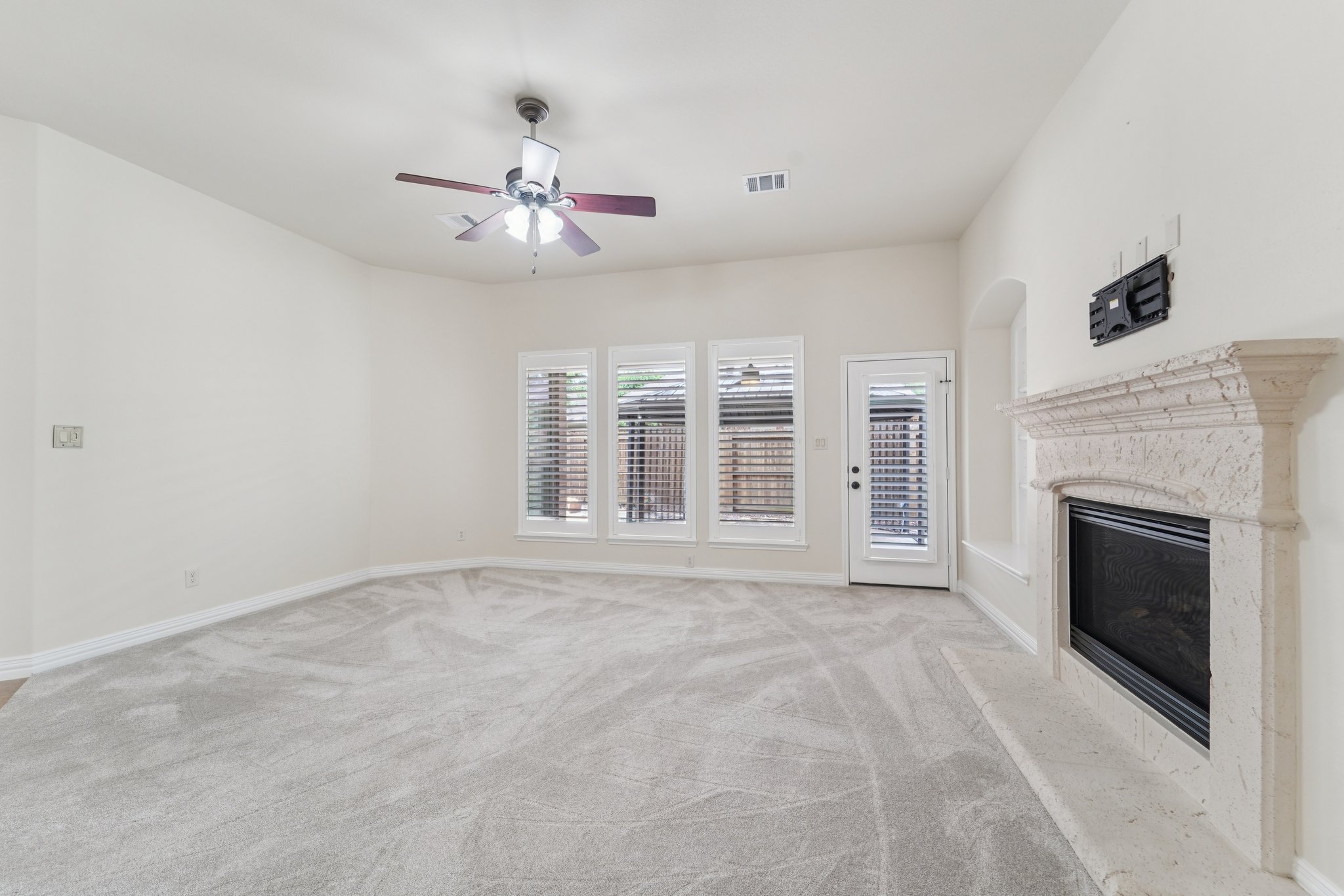 Vinechase Dr-S1704-007.jpg