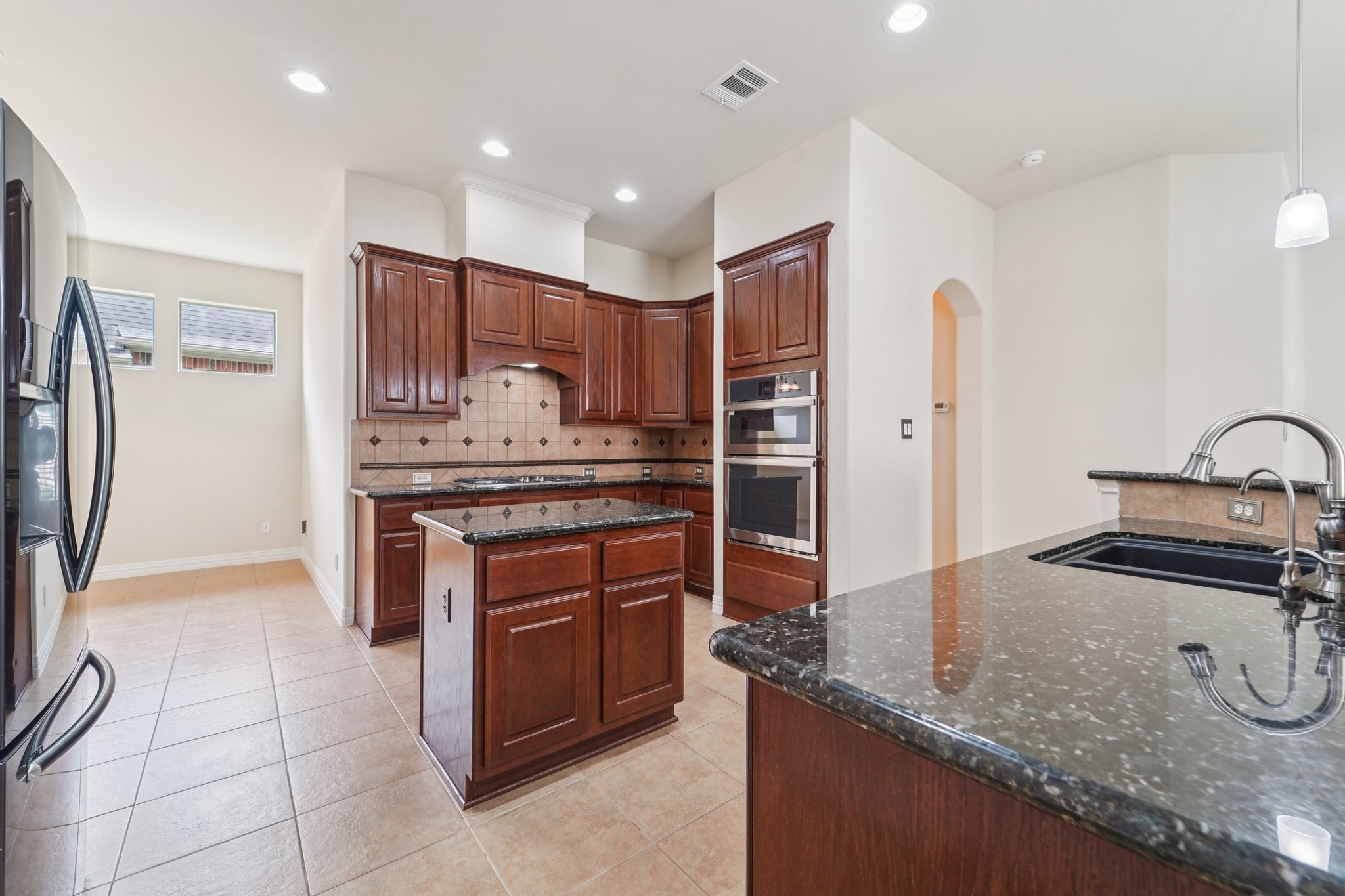 Vinechase Dr-S1704-013.jpg