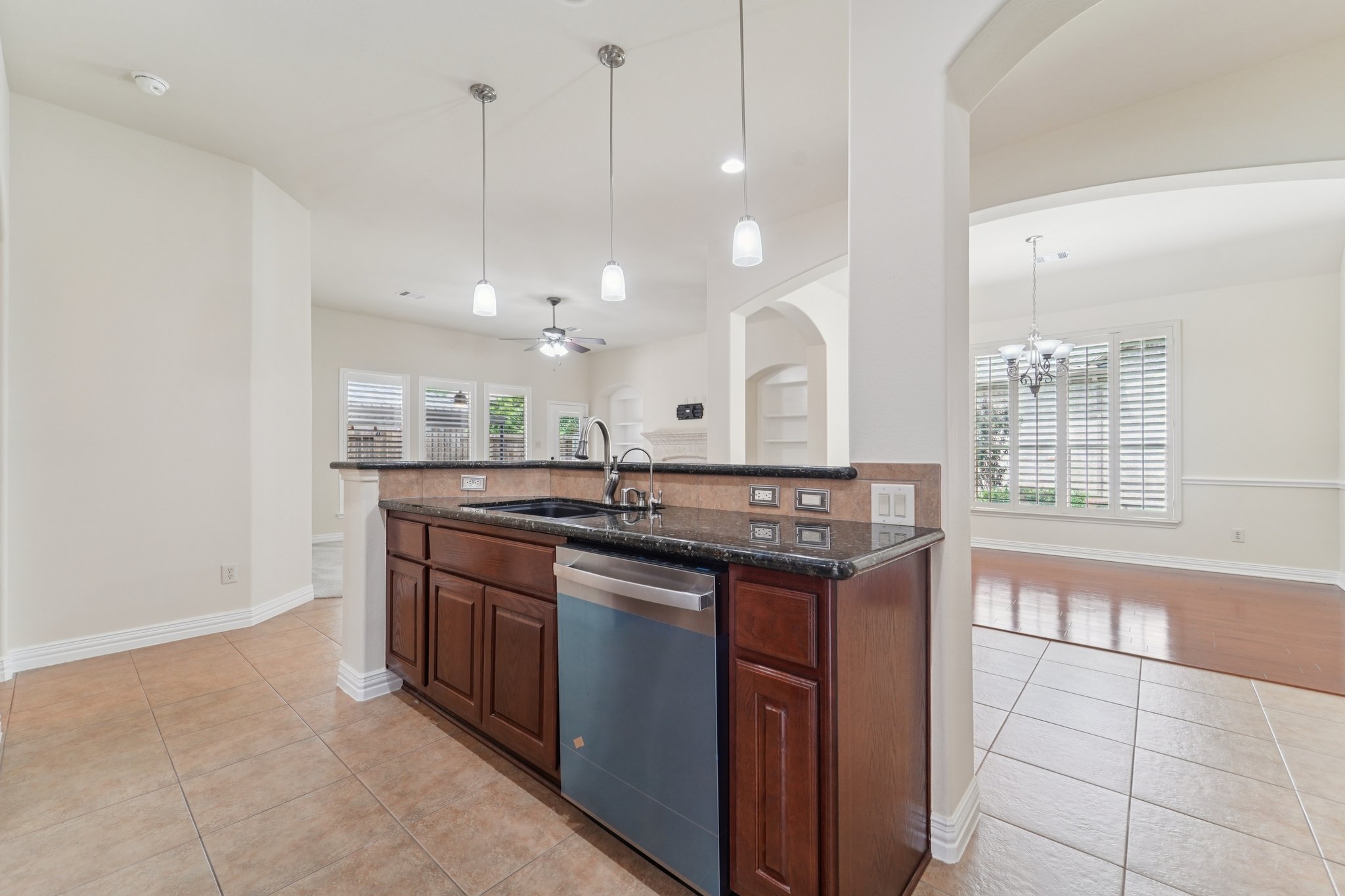 Vinechase Dr-S1704-014.jpg