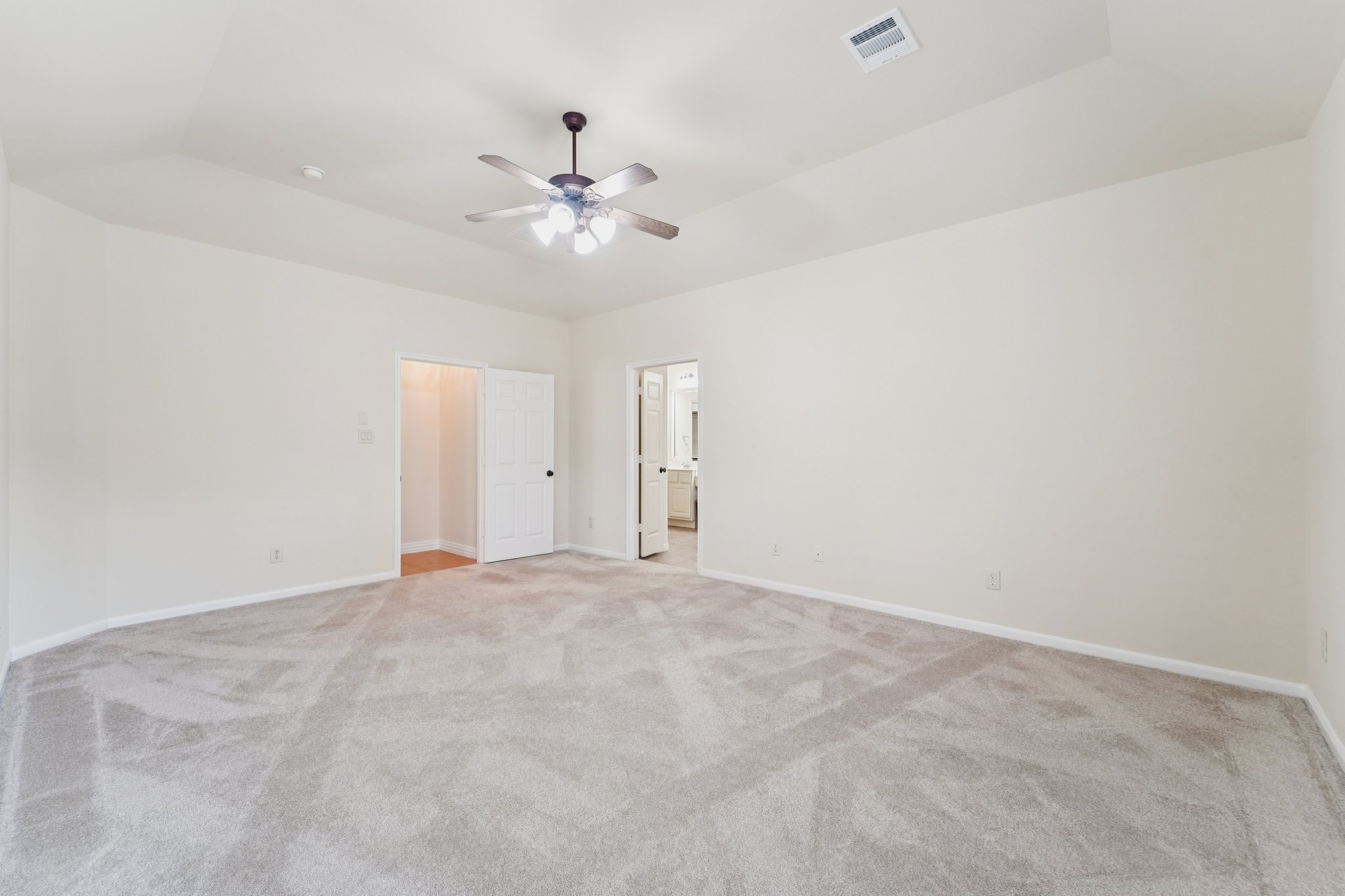 Vinechase Dr-S1704-018.jpg