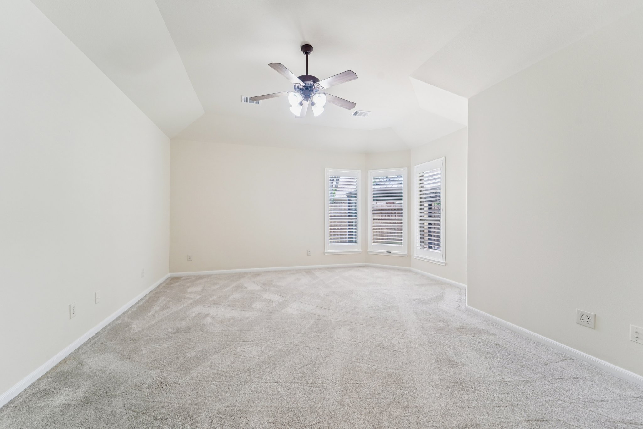 Vinechase Dr-S1704-019.jpg