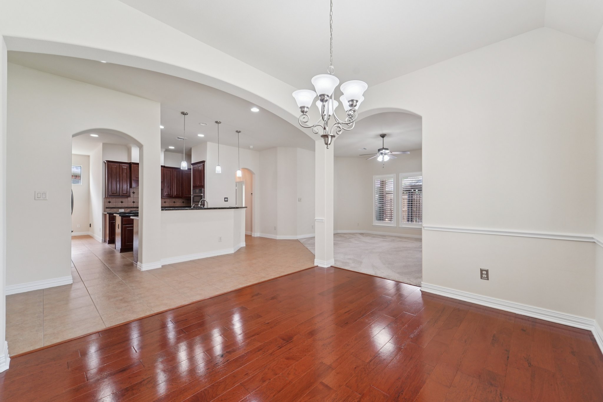 Vinechase Dr-S1704-022.jpg