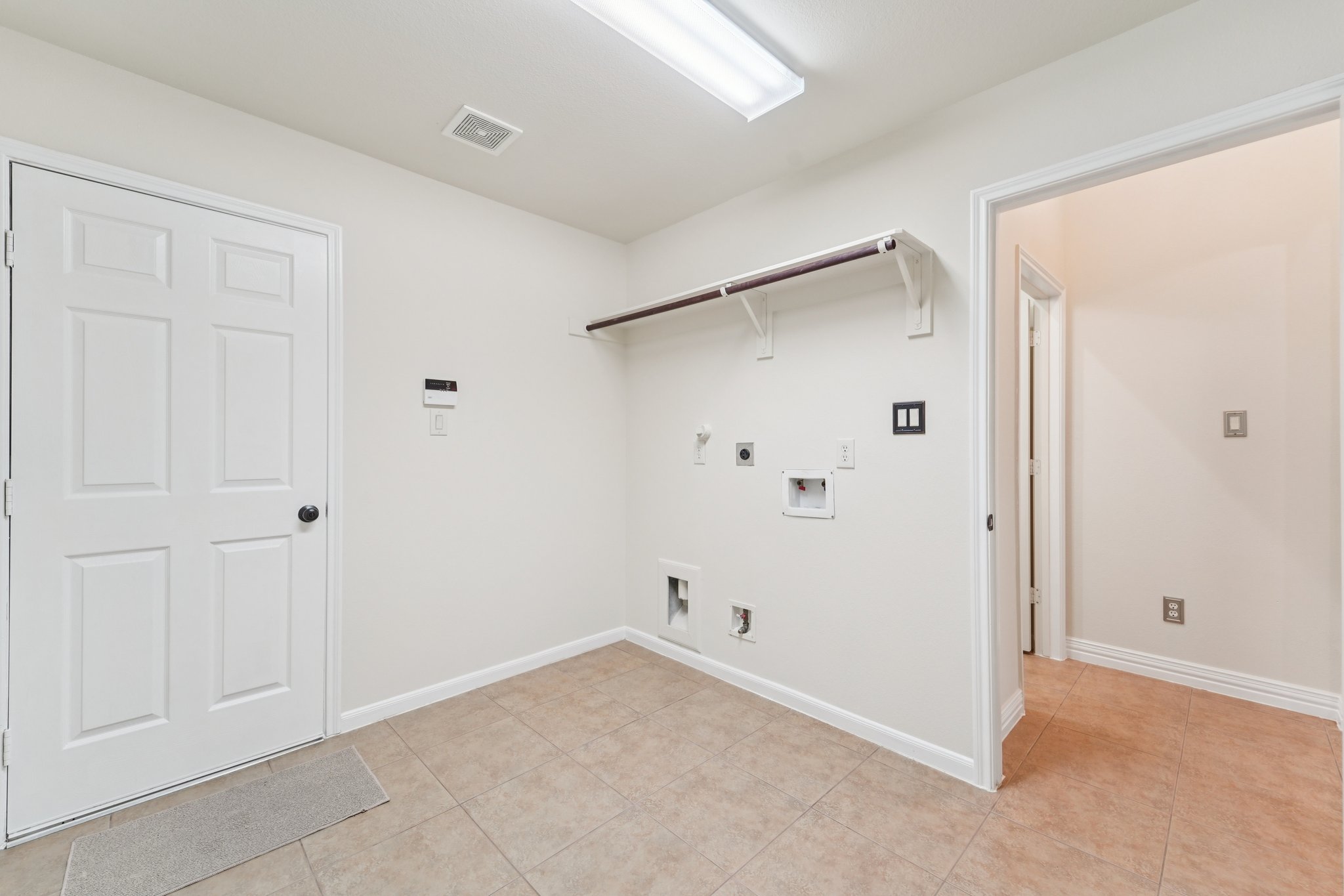 Vinechase Dr-S1704-024.jpg