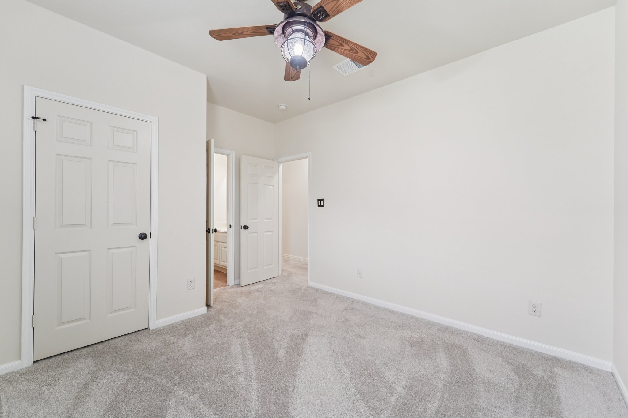 Vinechase Dr-S1704-027.jpg