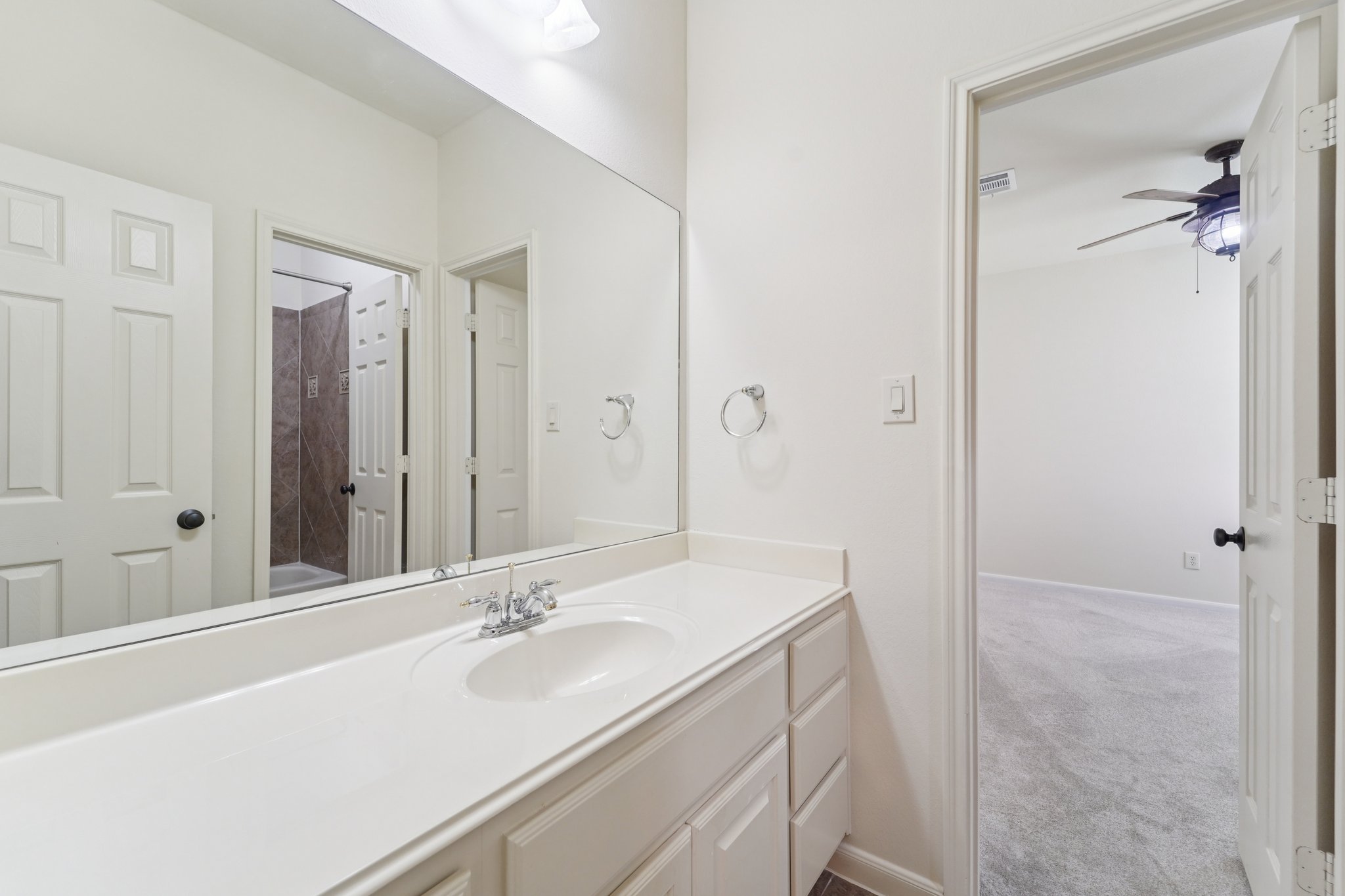 Vinechase Dr-S1704-029.jpg