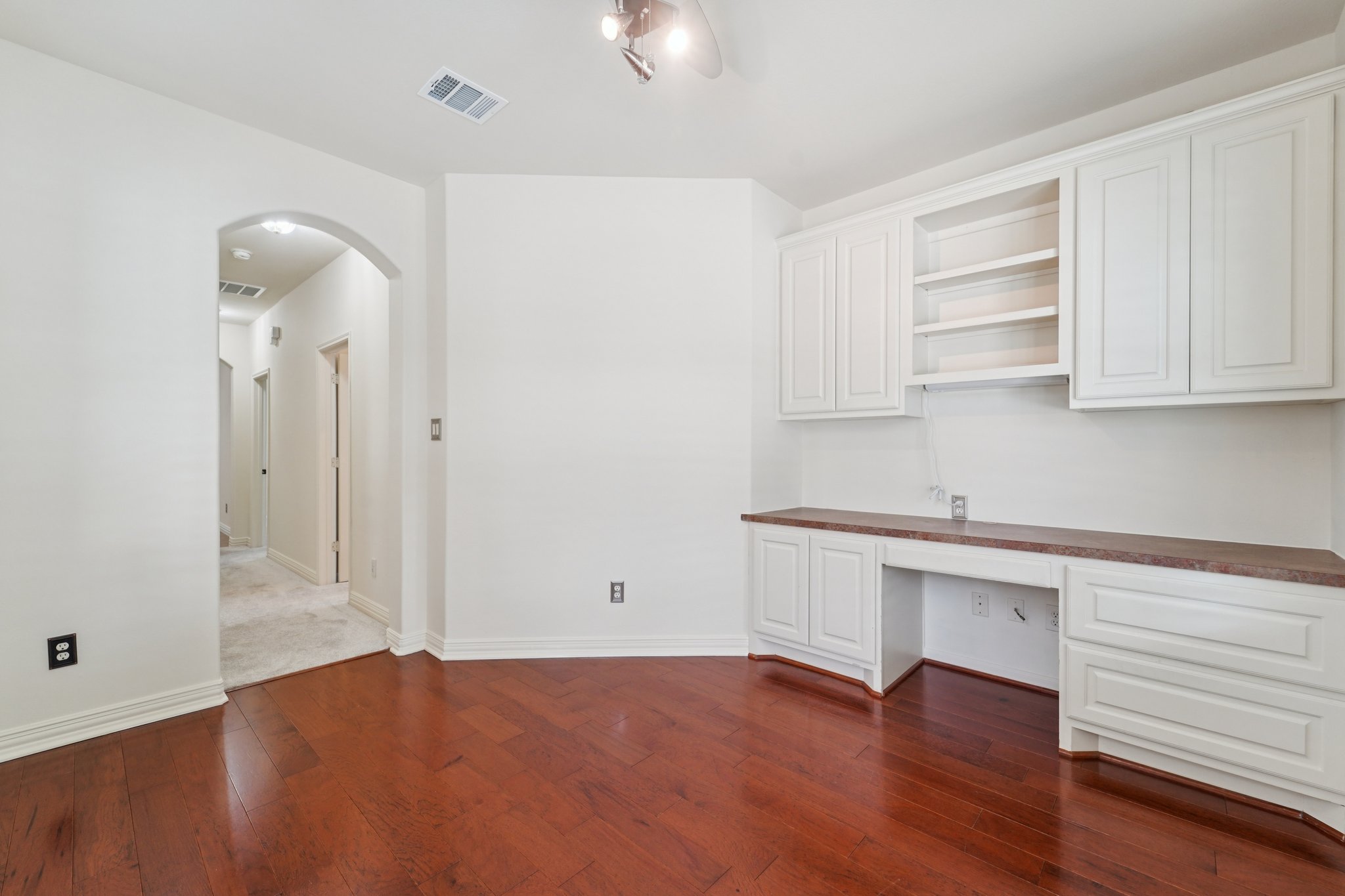 Vinechase Dr-S1704-031.jpg