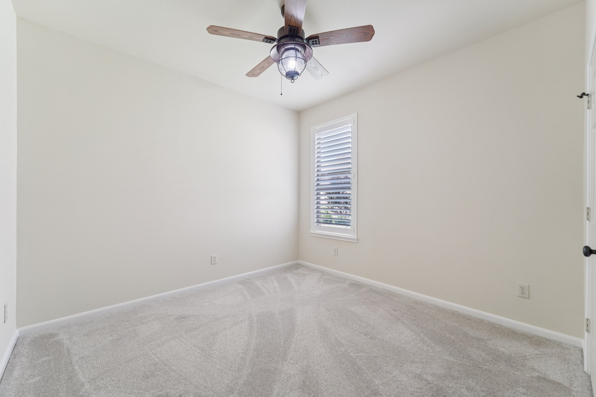 Vinechase Dr-S1704-033.jpg