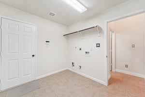 Vinechase Dr-S1704-024.jpg