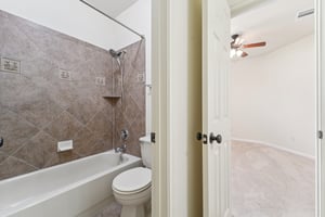 Vinechase Dr-S1704-028.jpg