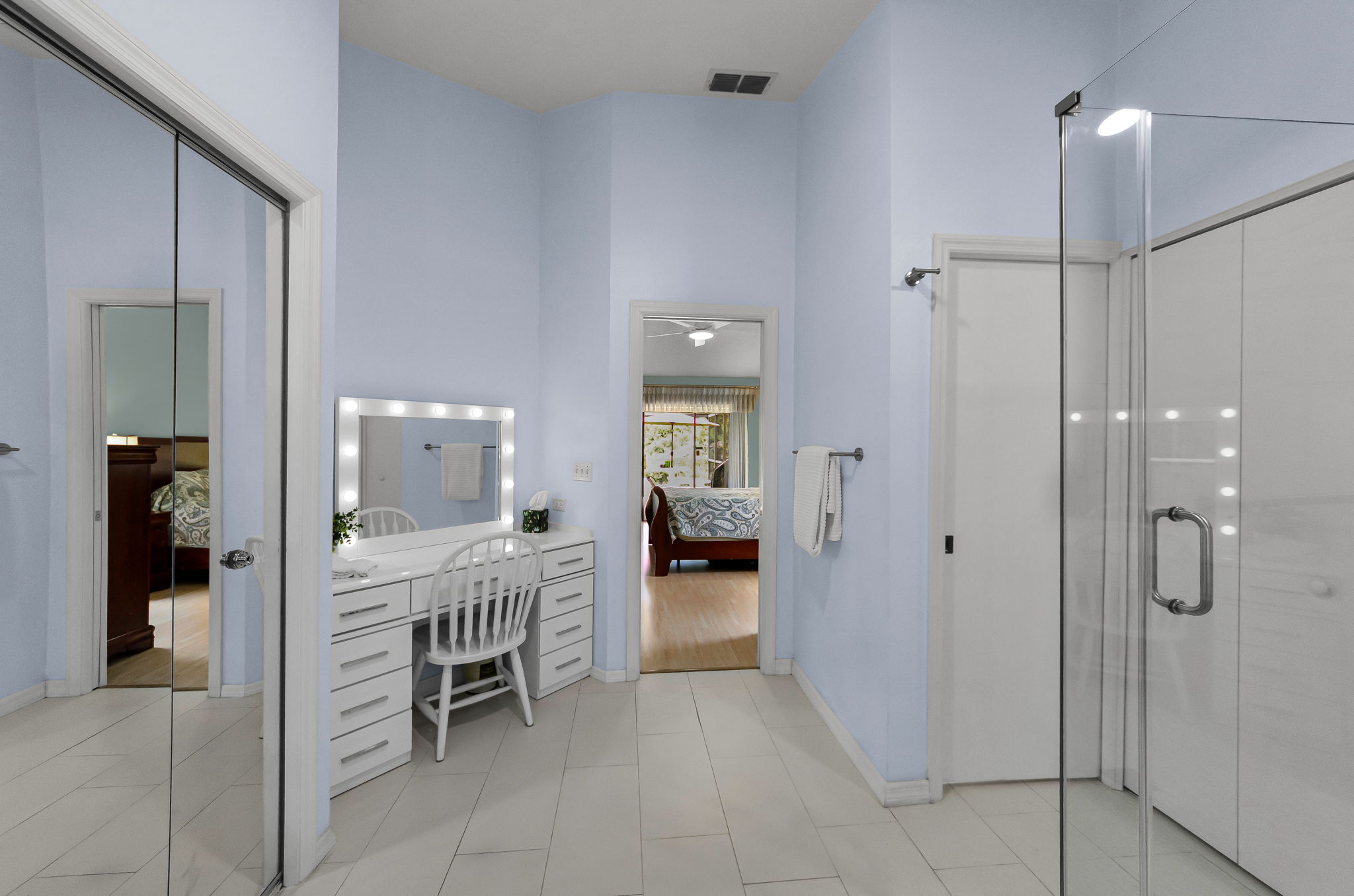 Primary Bathroom1d