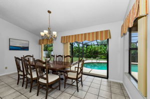 Kitchen Eat-in Area1