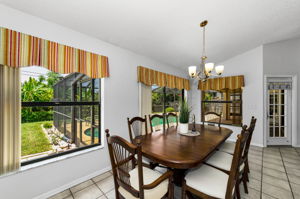 Kitchen Eat-in Area2