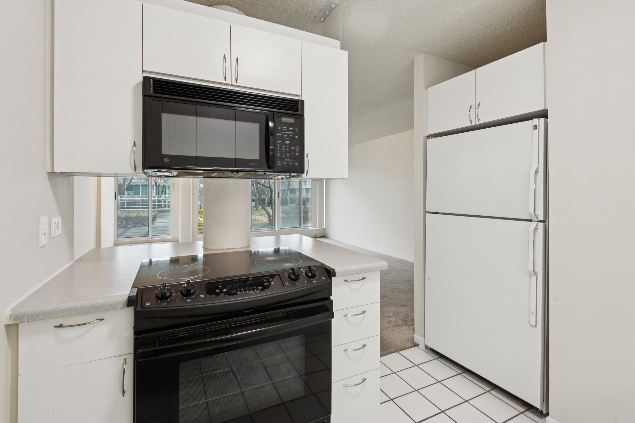 2555 Gross Point Kitchen