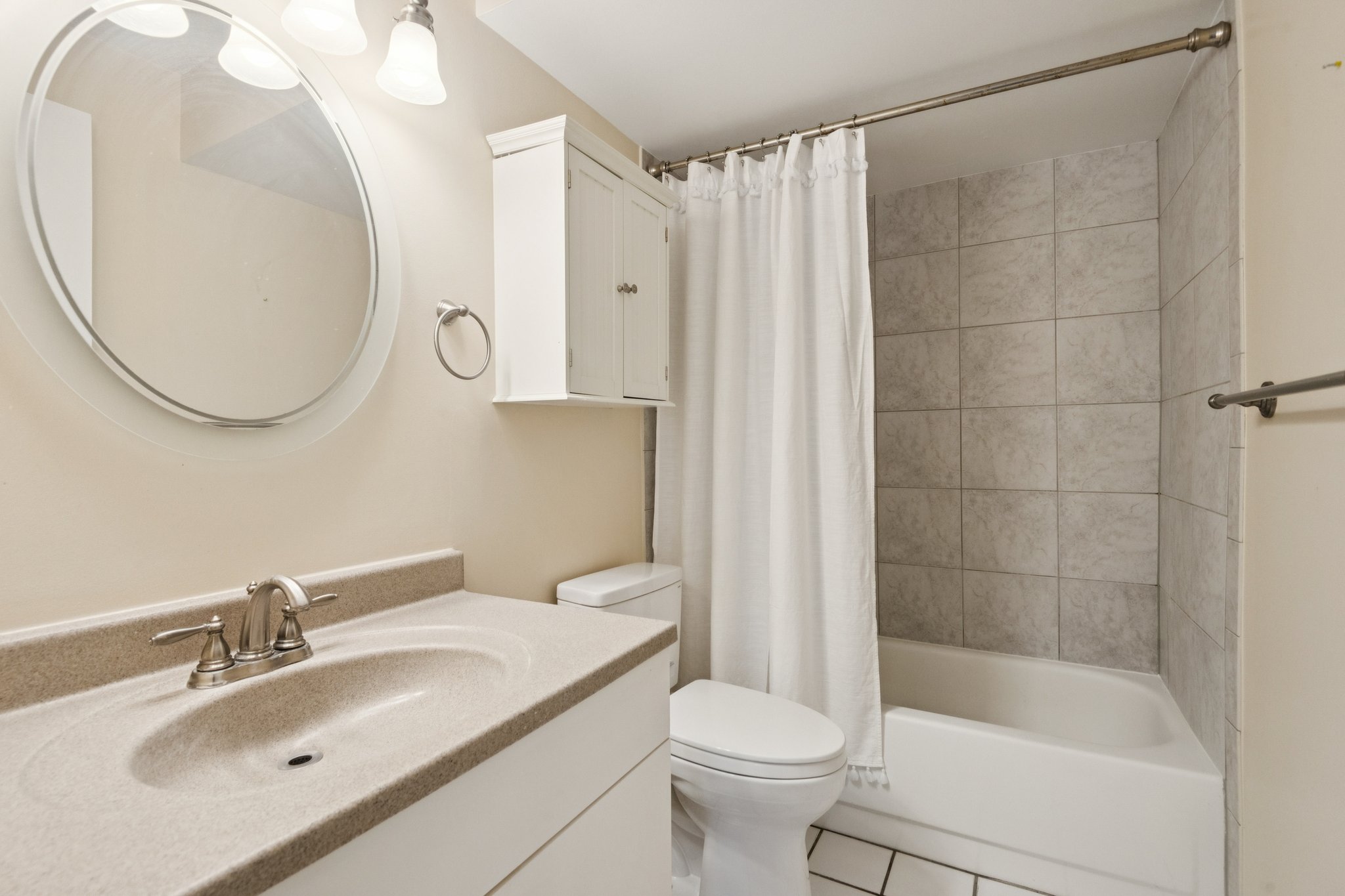 2555 Gross Point Bathroom