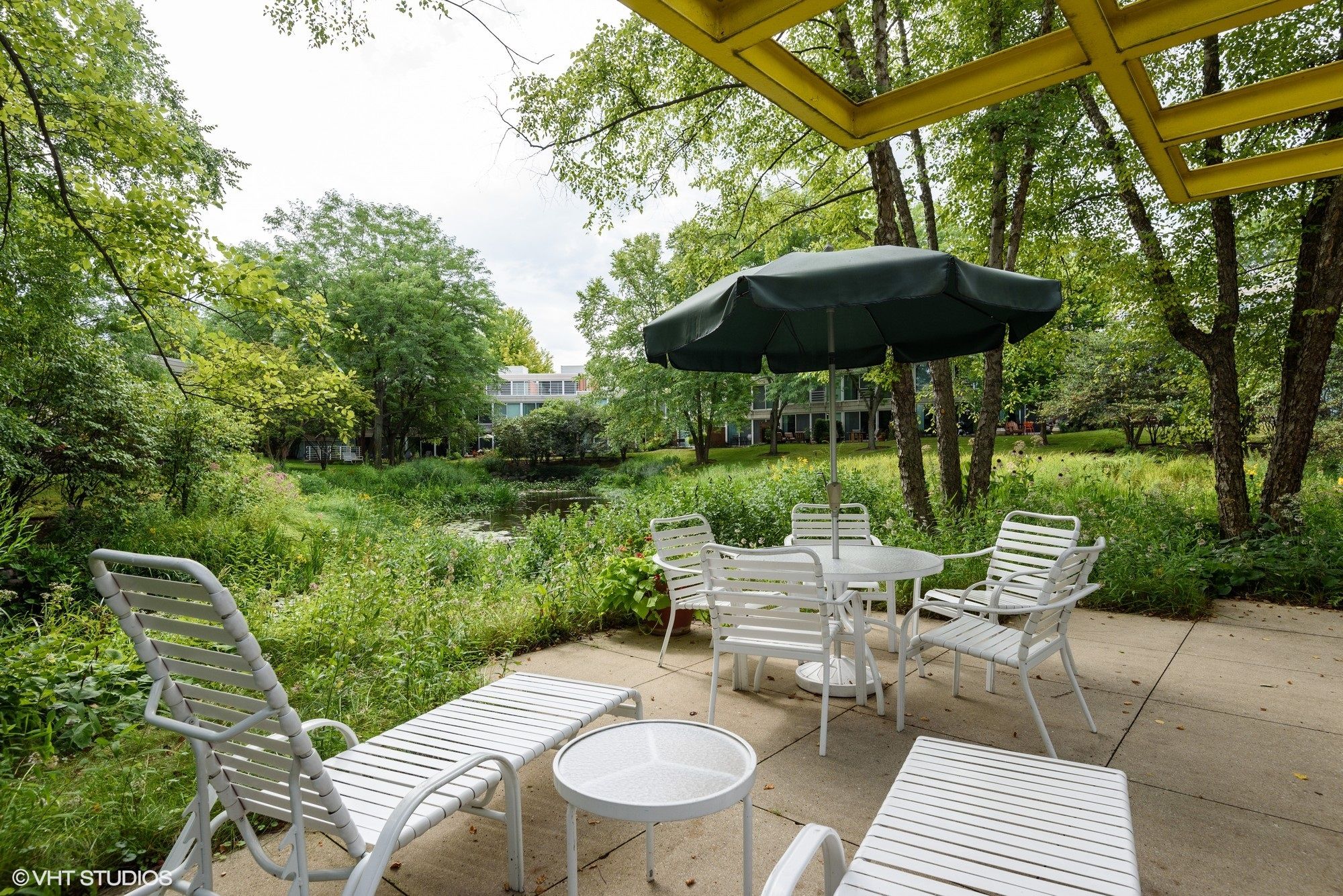 2555 Gross Point Common Terrace