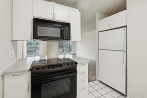 2555 Gross Point Kitchen