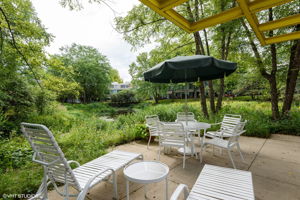 2555 Gross Point Common Terrace