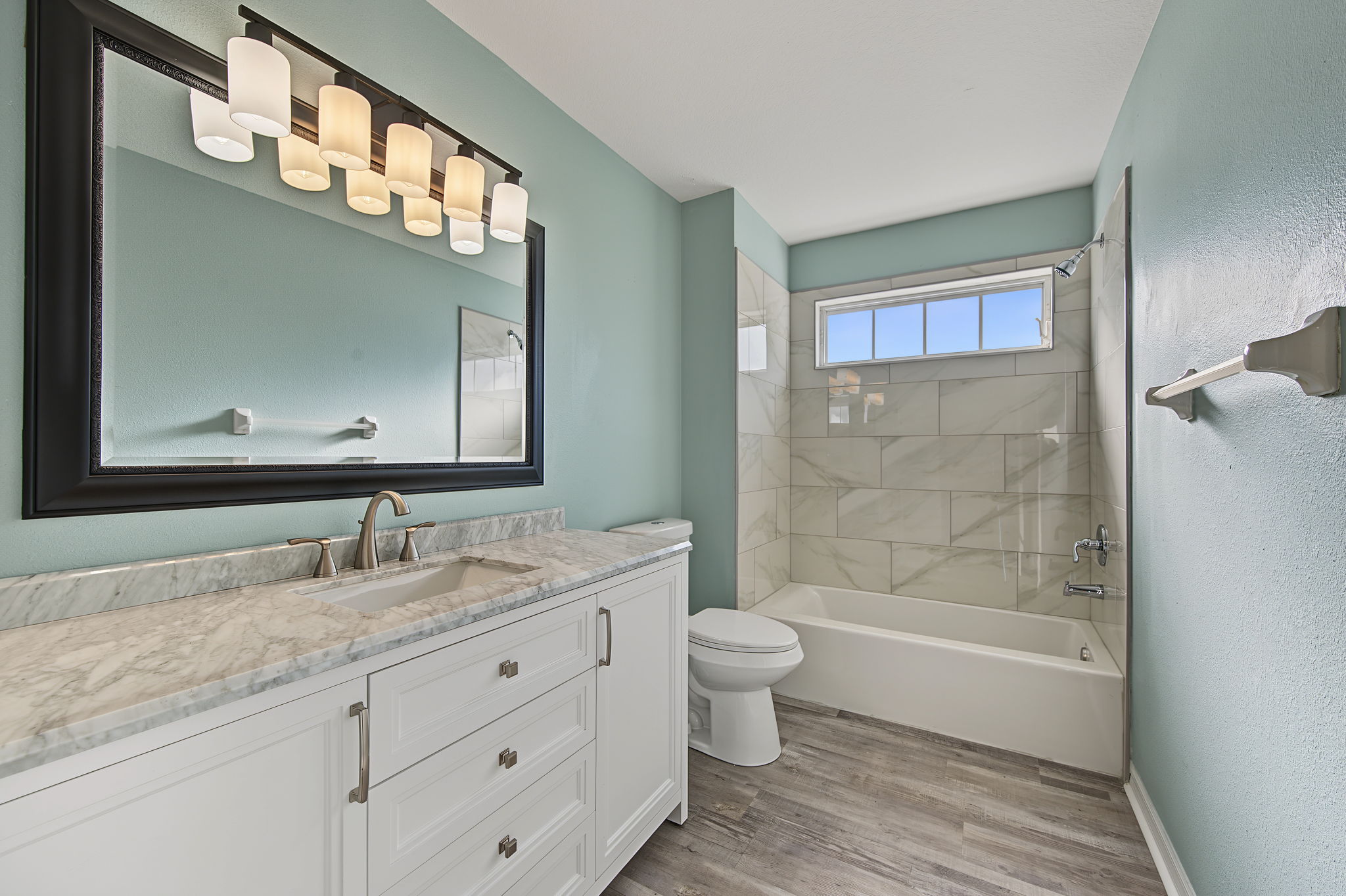Upper Level Bathroom2