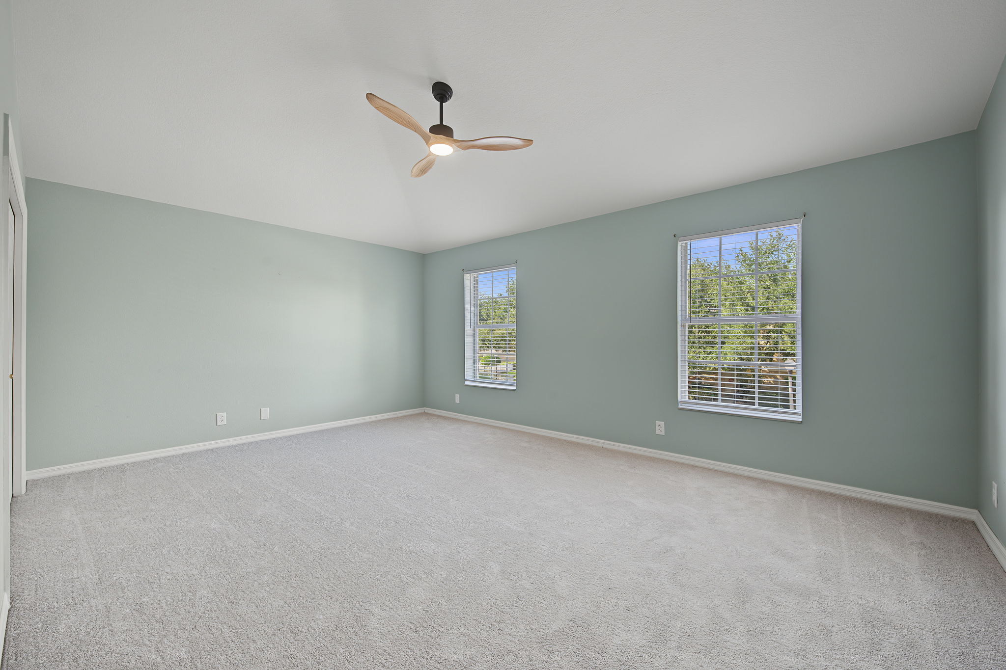 Upper Level Bedroom2a