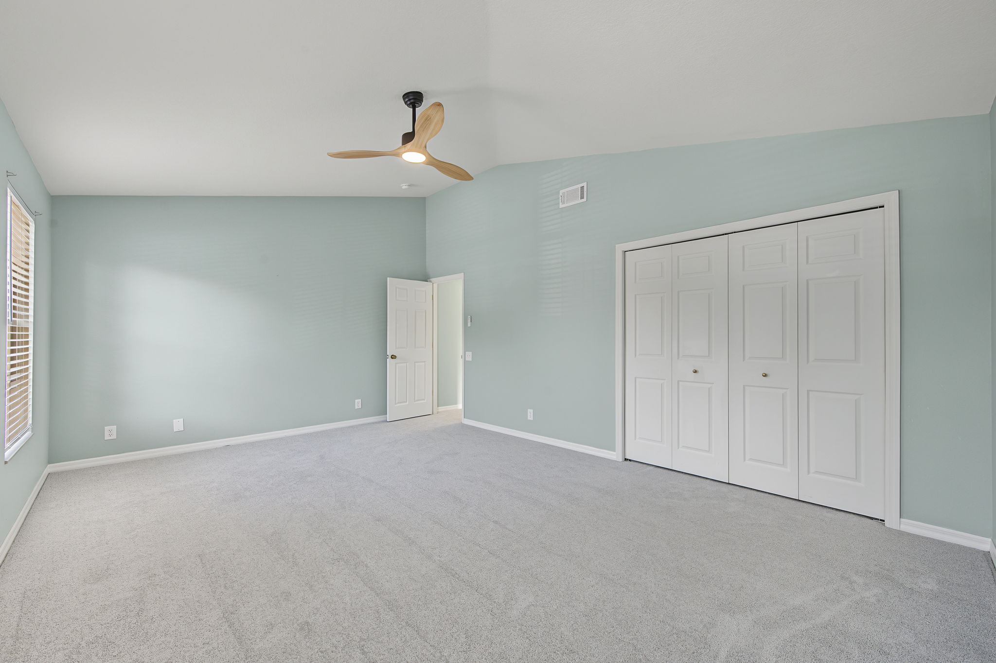 Upper Level Bedroom2c