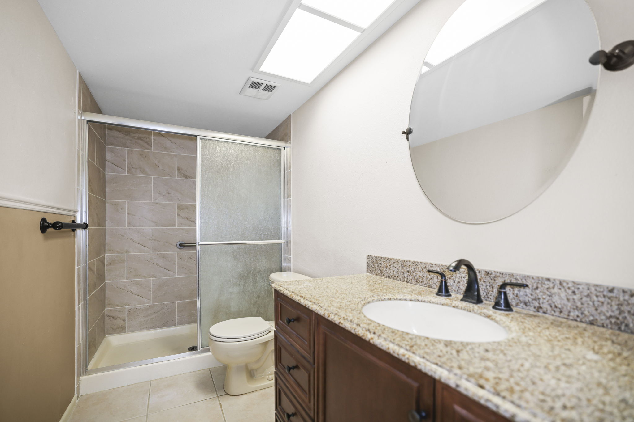 Bathroom 1 - 495A0637