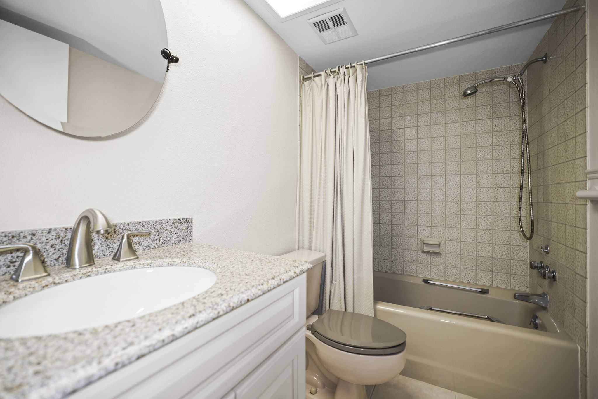 Bathroom 2 - 495A0630