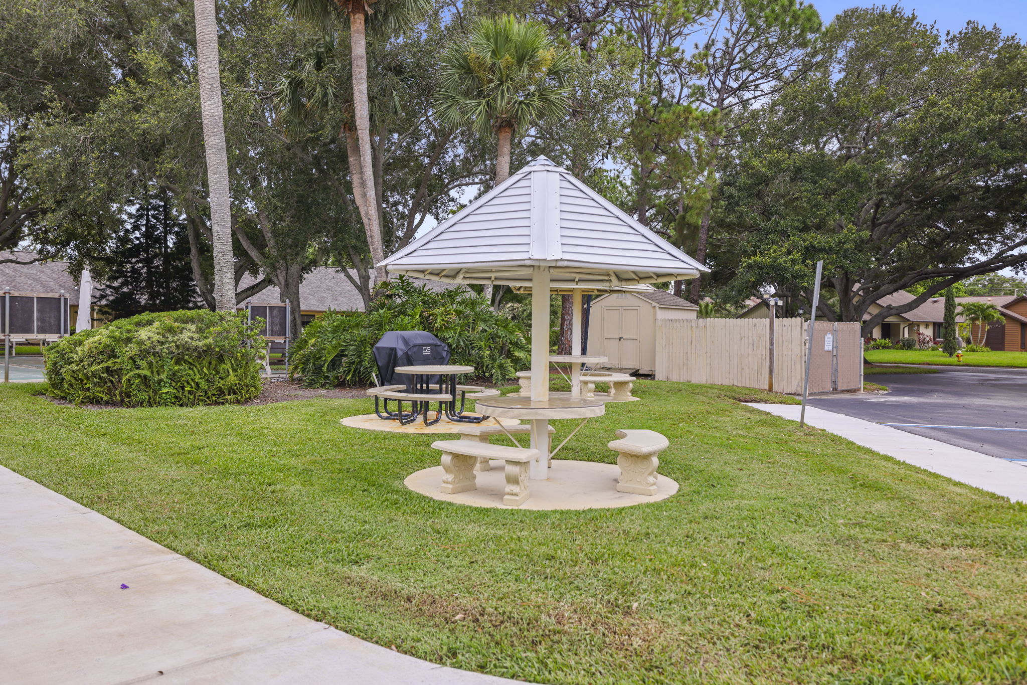 Community Grill Area - 495A0716