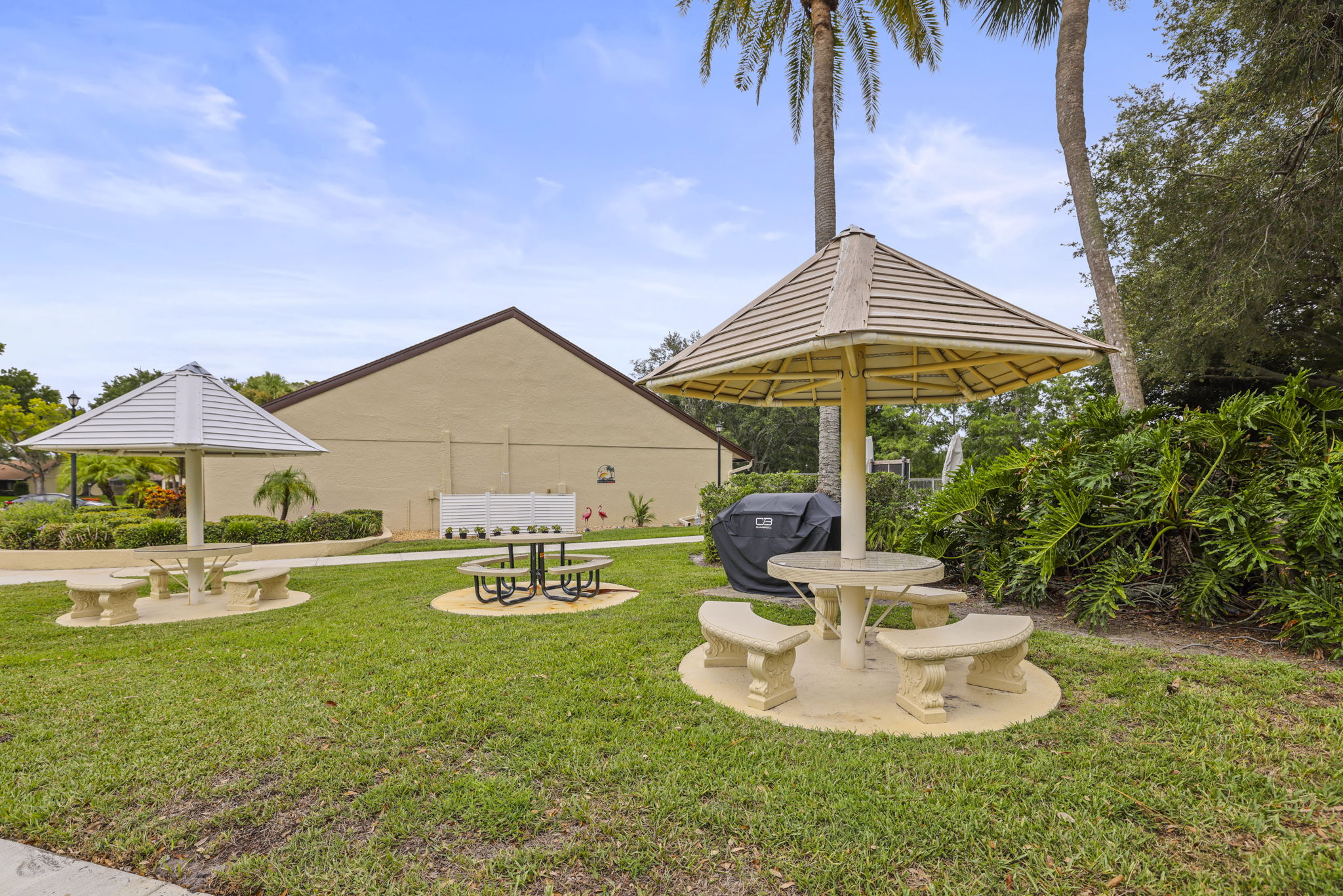 Community Grill Area - 495A0717