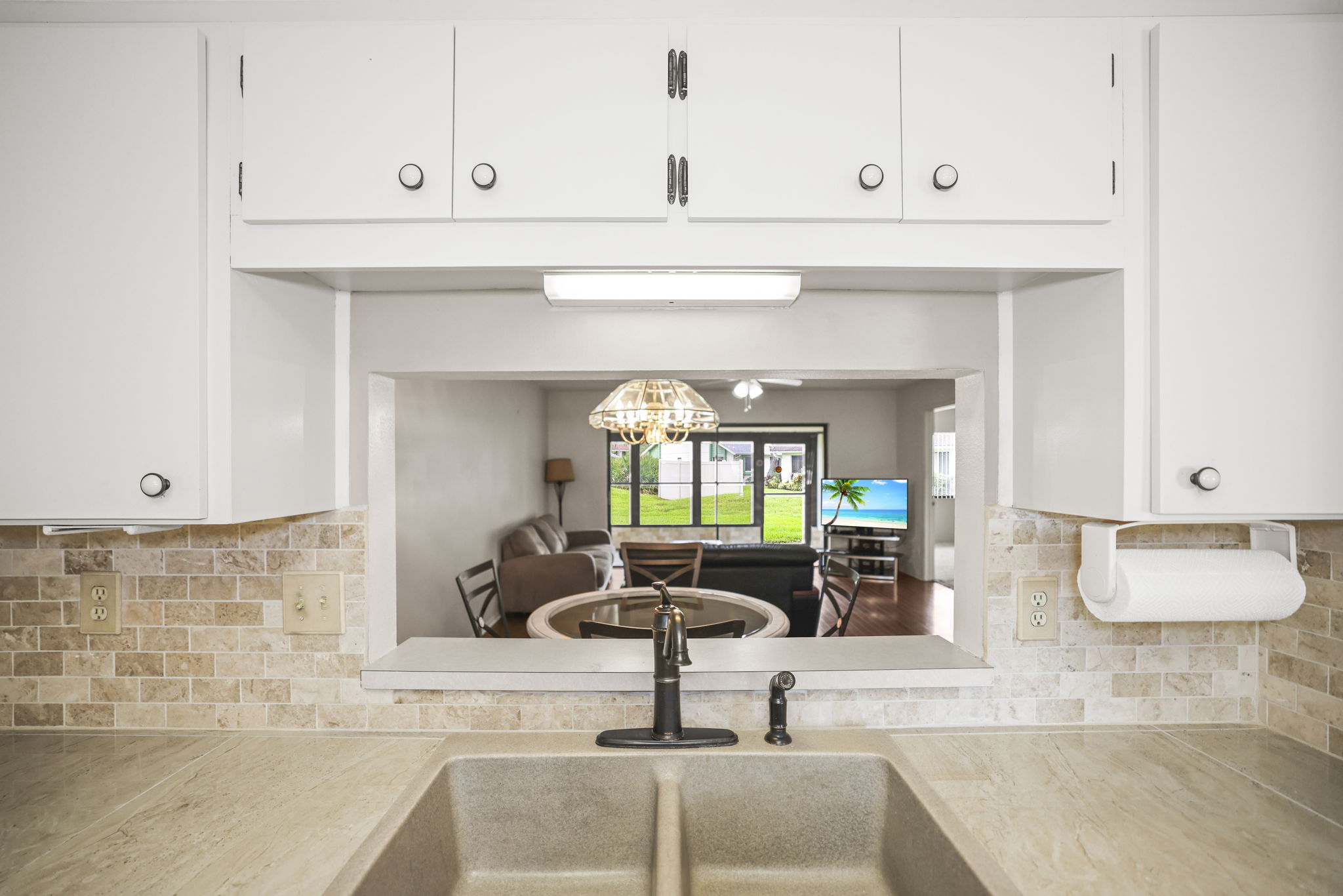 Kitchen into LR - 495A0691