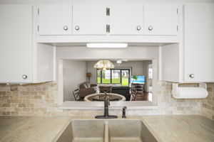 Kitchen into LR - 495A0691