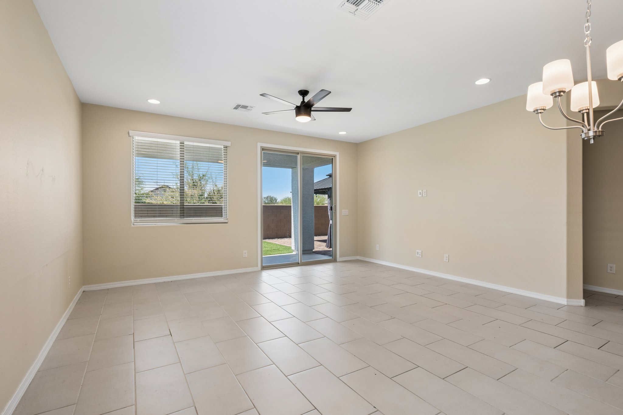 25572 North 142nd Ln - 006.jpg