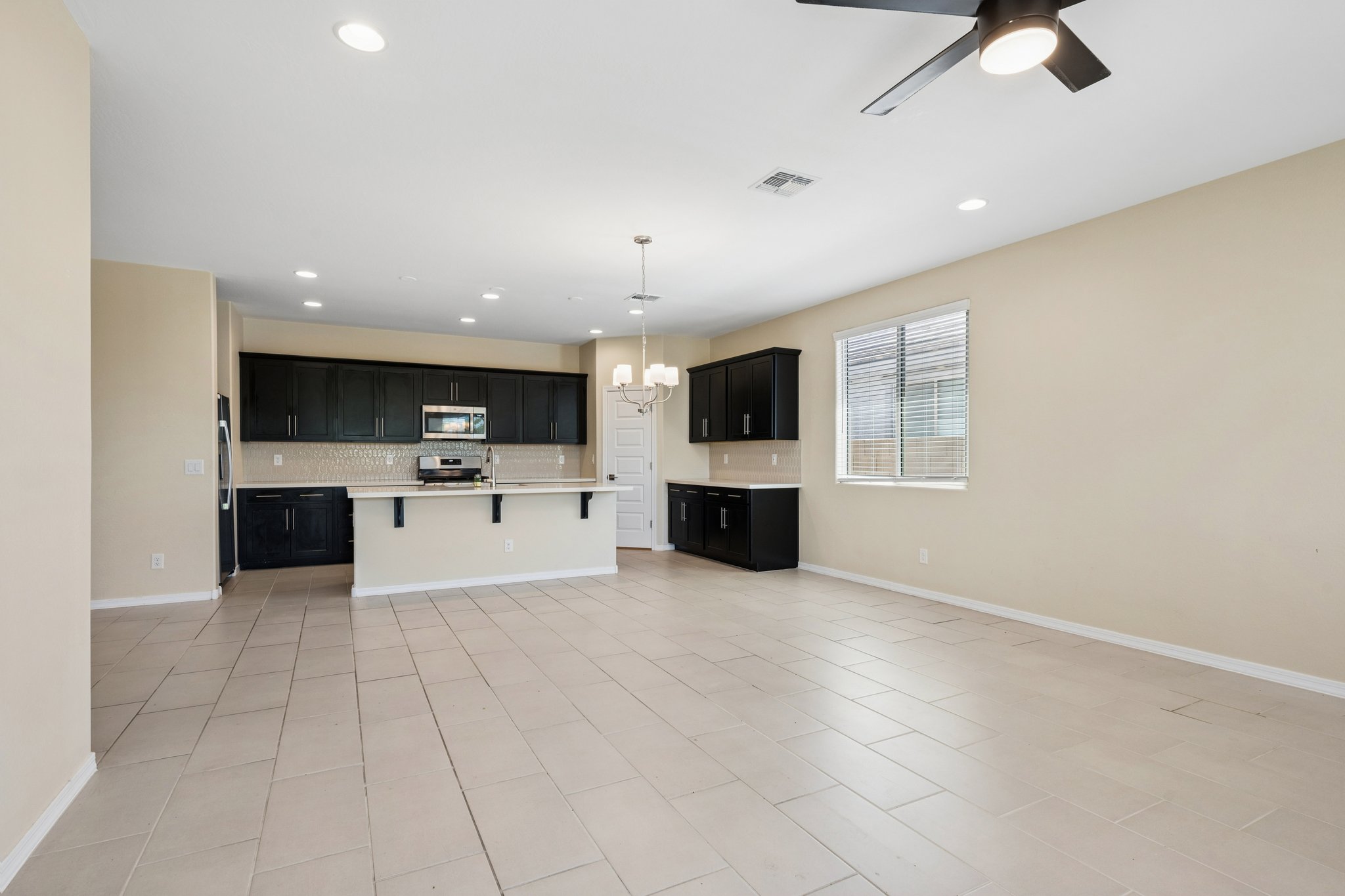 25572 North 142nd Ln - 008.jpg