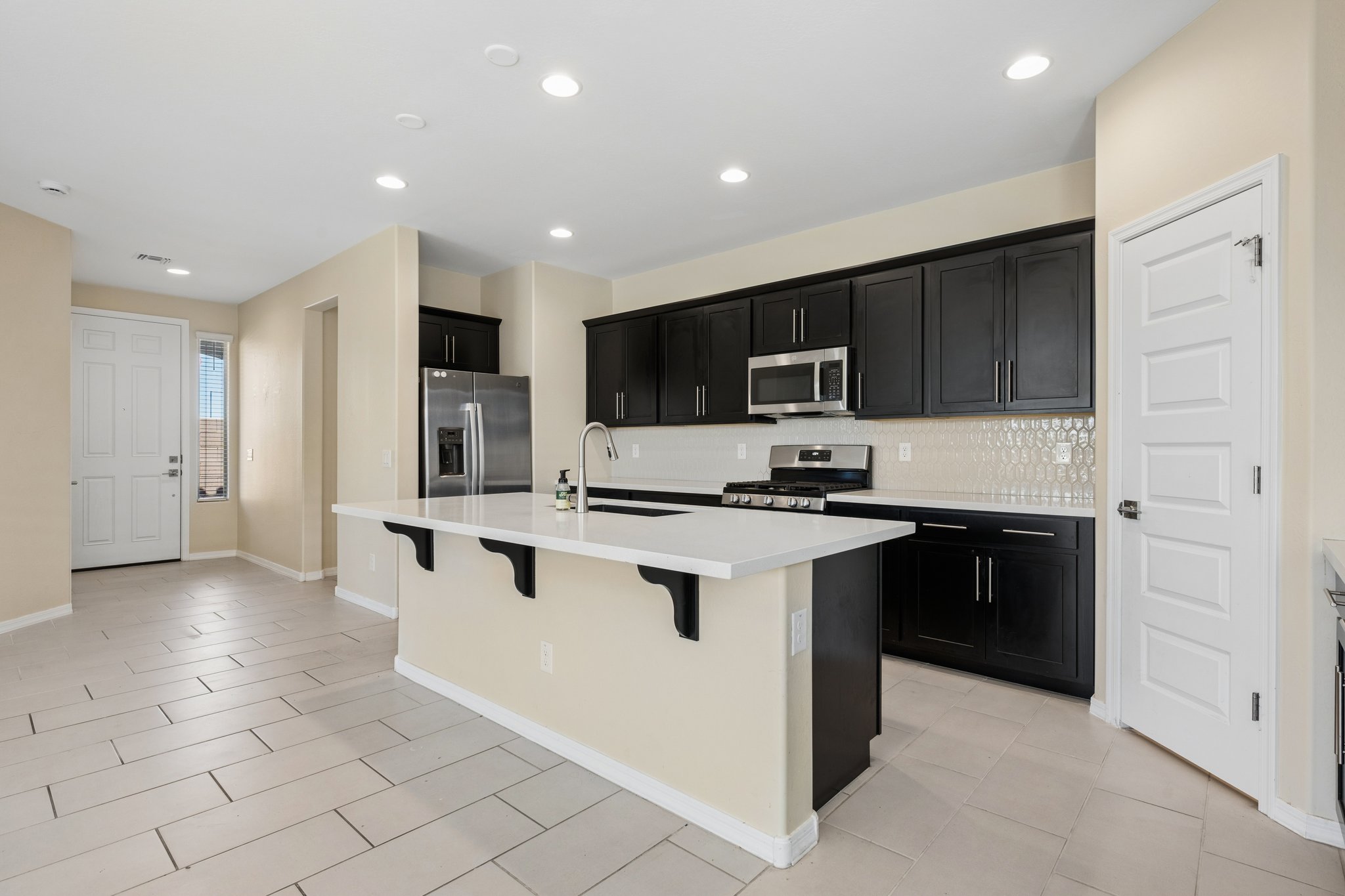 25572 North 142nd Ln - 009.jpg