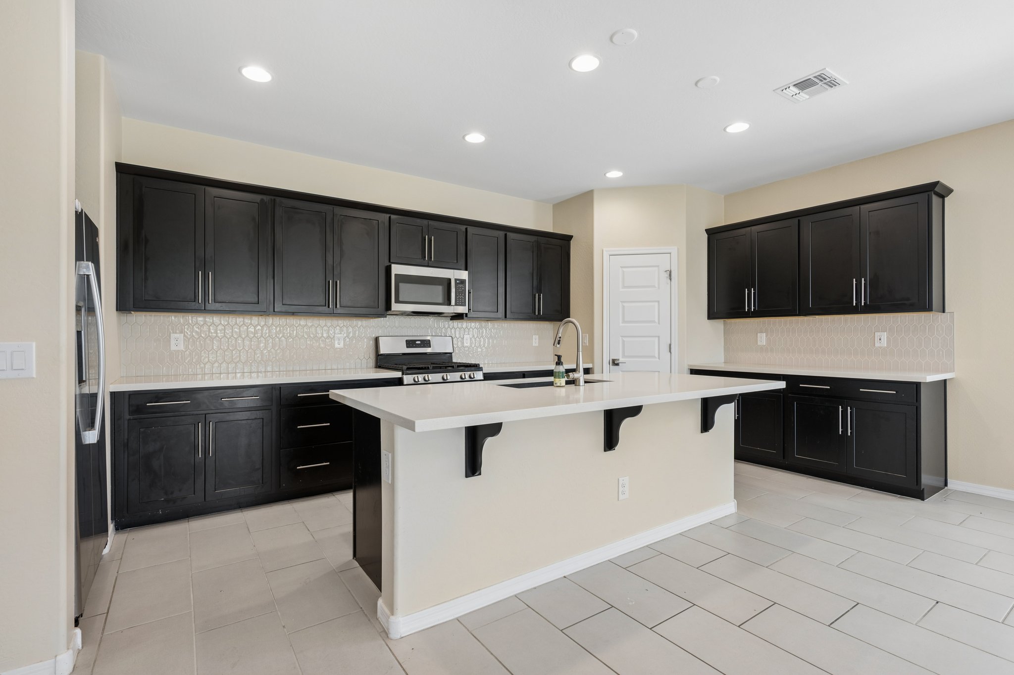 25572 North 142nd Ln - 011.jpg