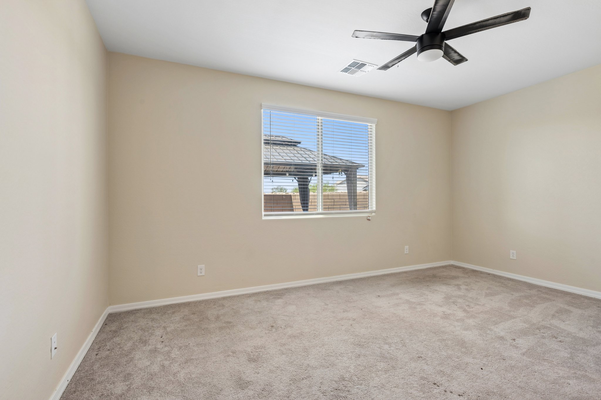 25572 North 142nd Ln - 014.jpg