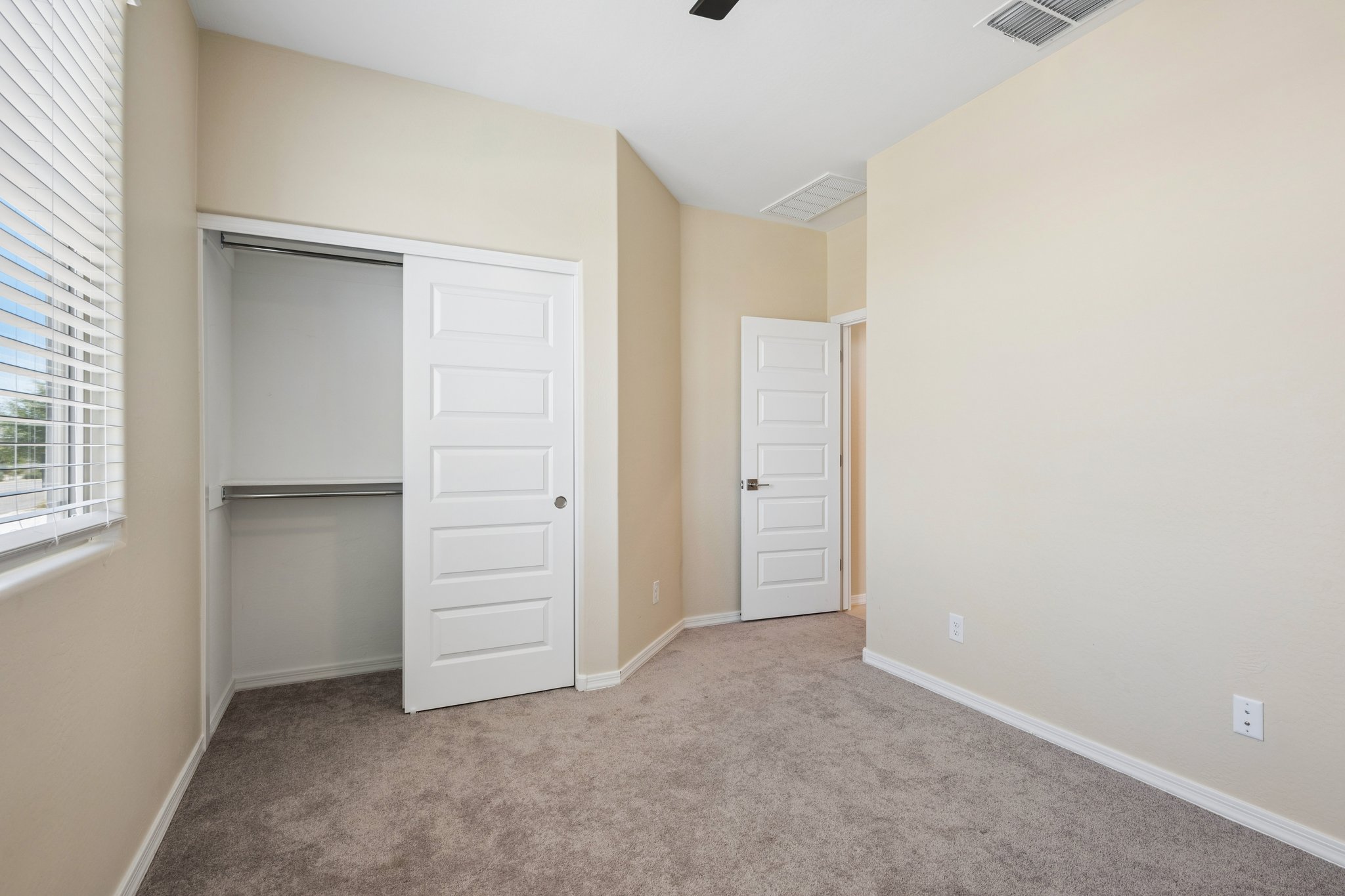 25572 North 142nd Ln - 022.jpg