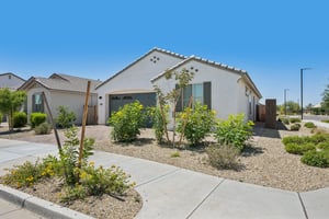 25572 North 142nd Ln - 003.jpg