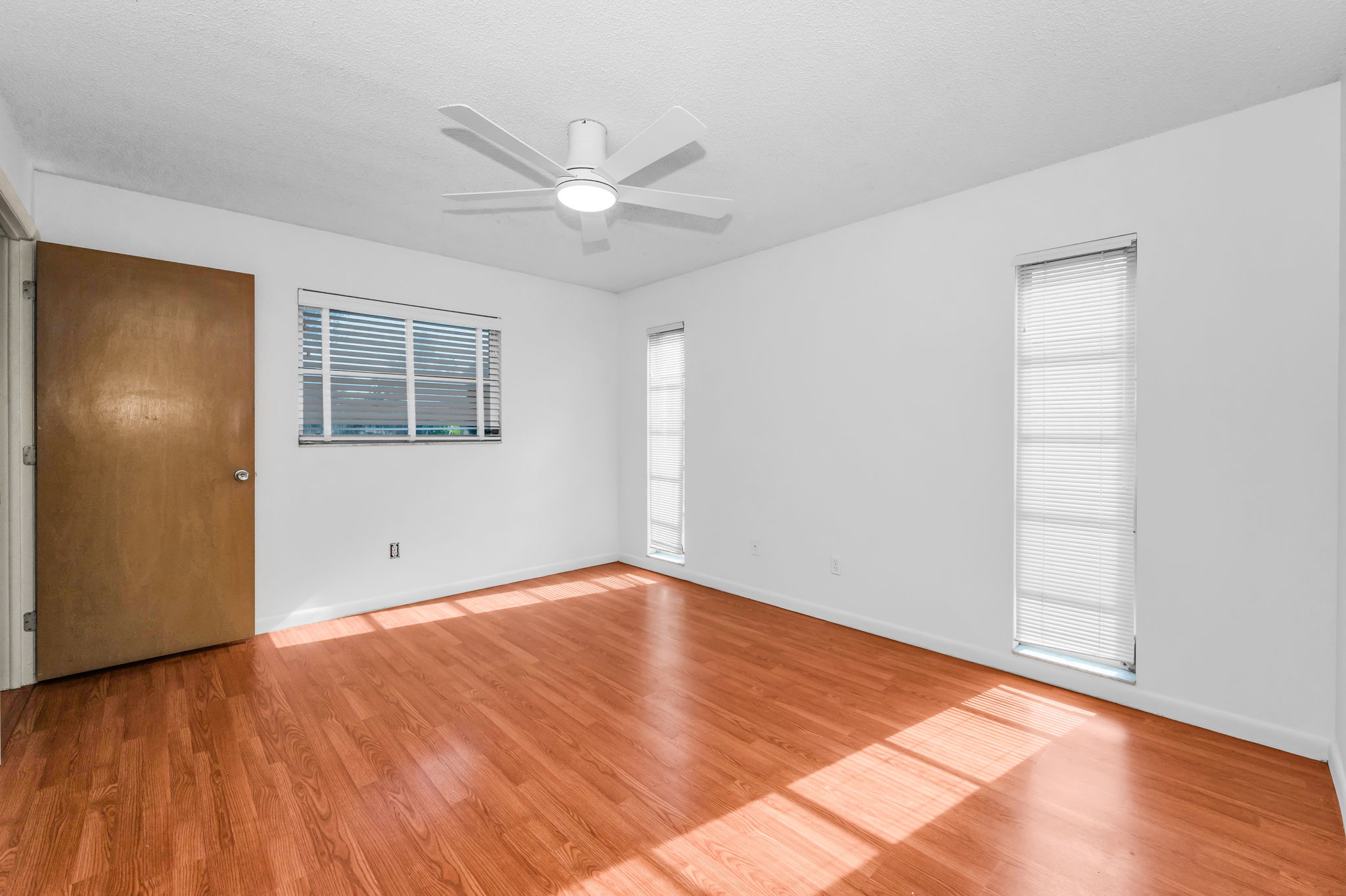 Primary Bedroom1b