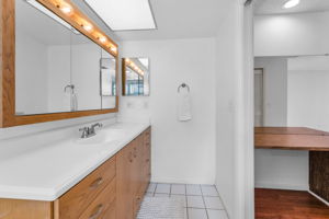 Primary Bathroom1c