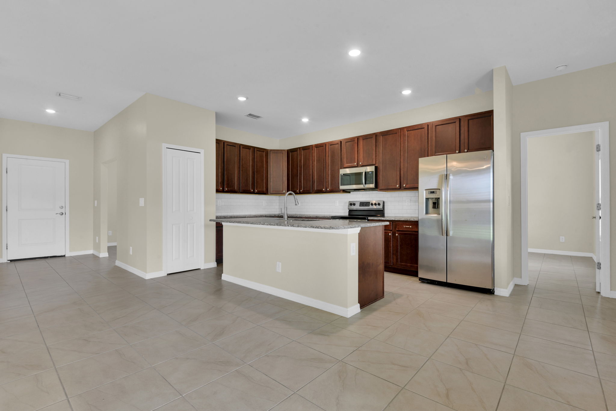 Foyer & Kitchen