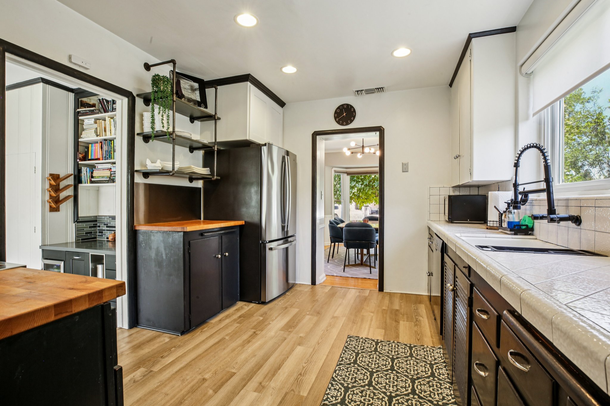E Claiborne Pl-S2507-015.jpg