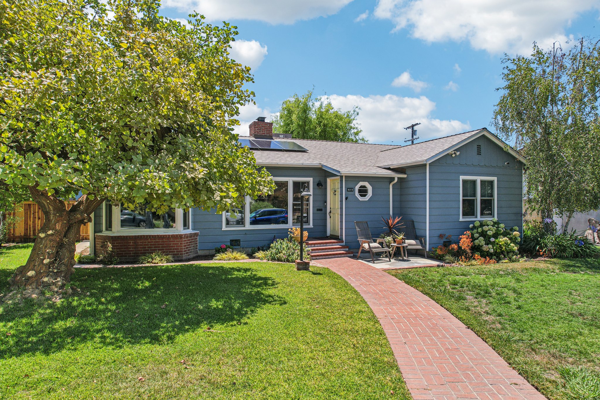 E Claiborne Pl-S2507-041.jpg