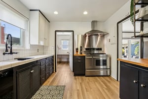 E Claiborne Pl-S2507-014.jpg