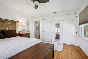 E Claiborne Pl-S2507-018.jpg