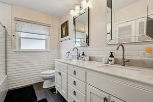 E Claiborne Pl-S2507-020.jpg