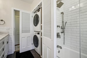 E Claiborne Pl-S2507-021.jpg