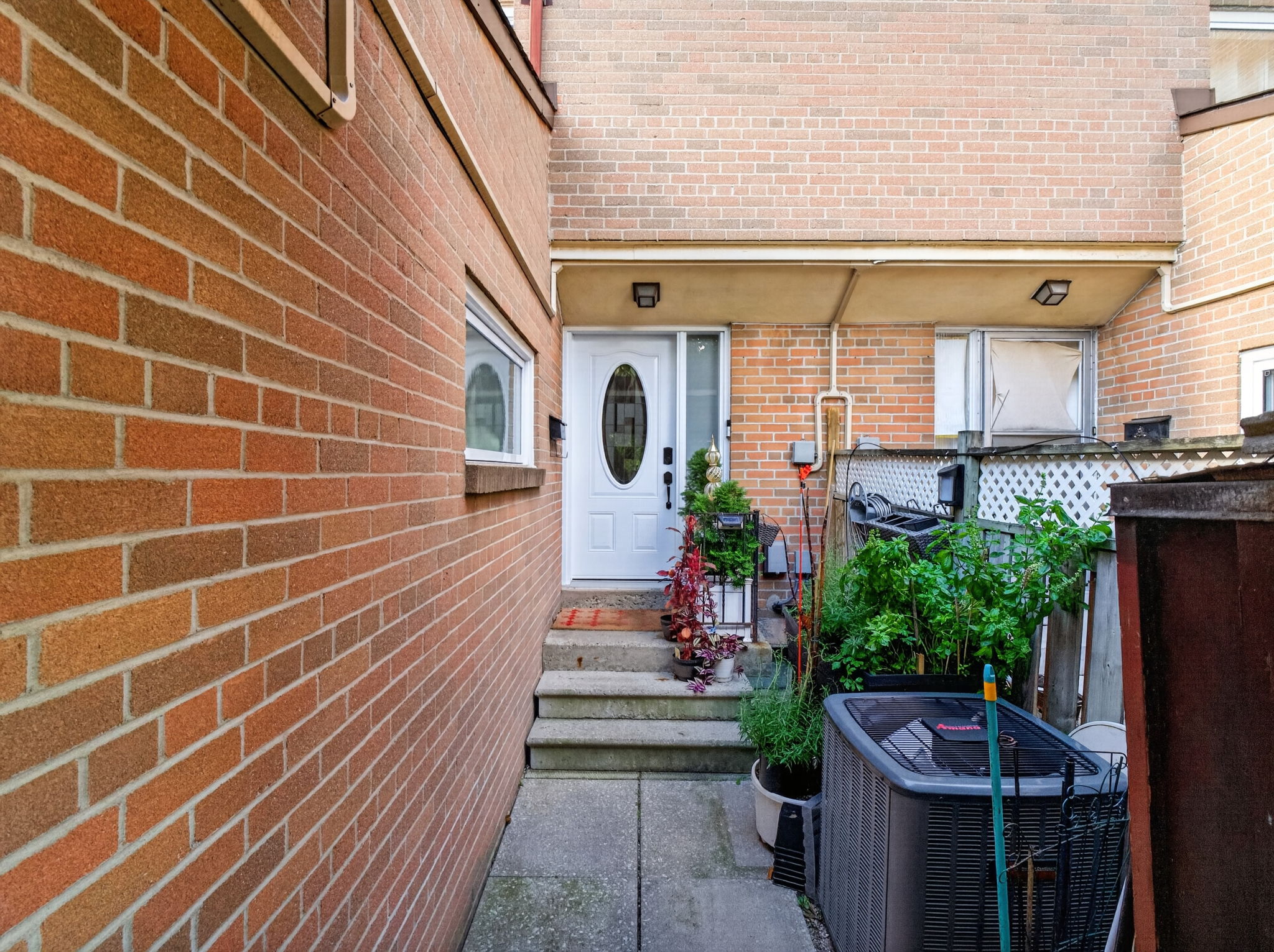 256 John Garland Blvd 119 Toronto, ON M9V 1N8