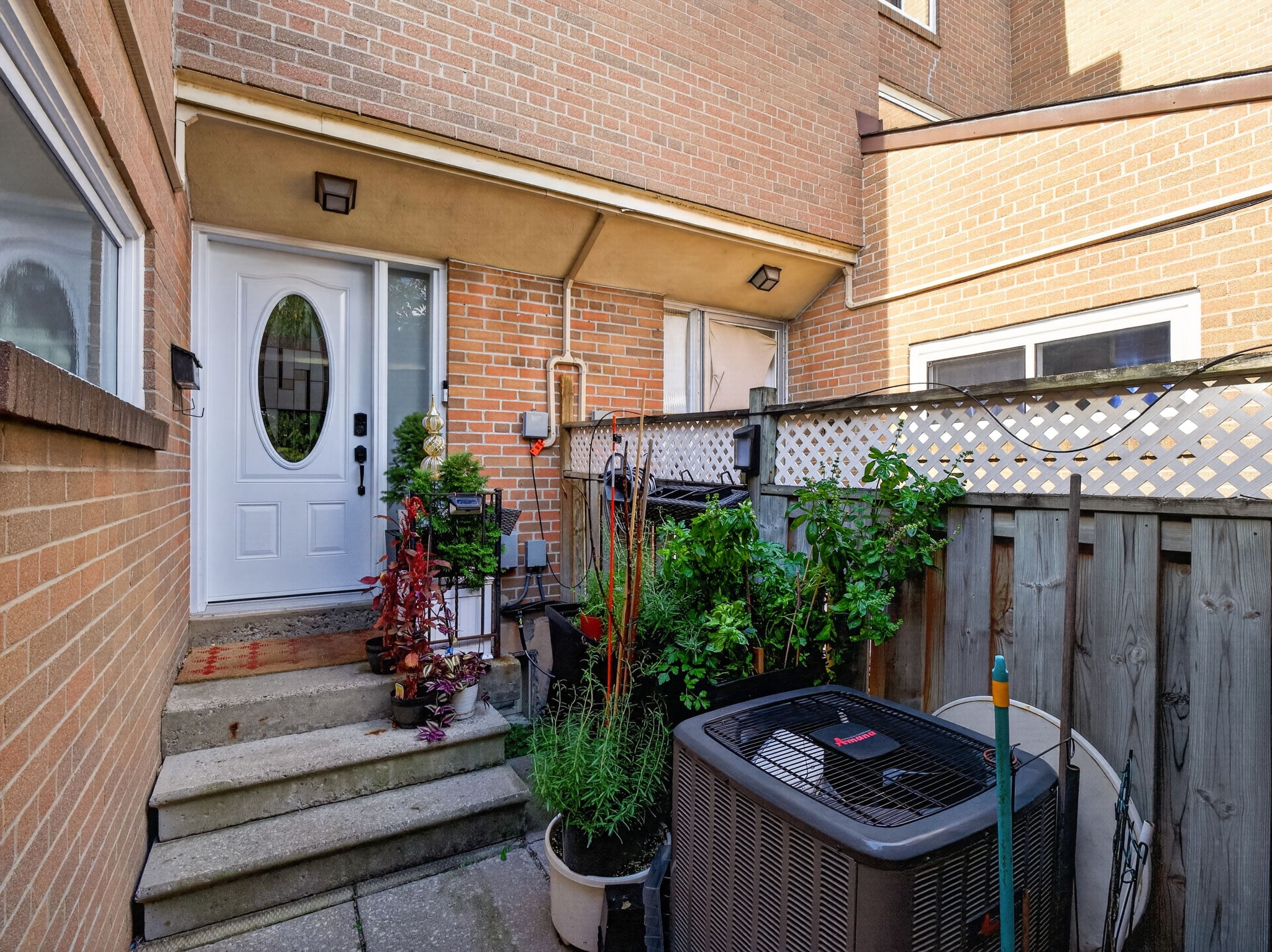 256 John Garland Blvd 119 Toronto, ON M9V 1N8